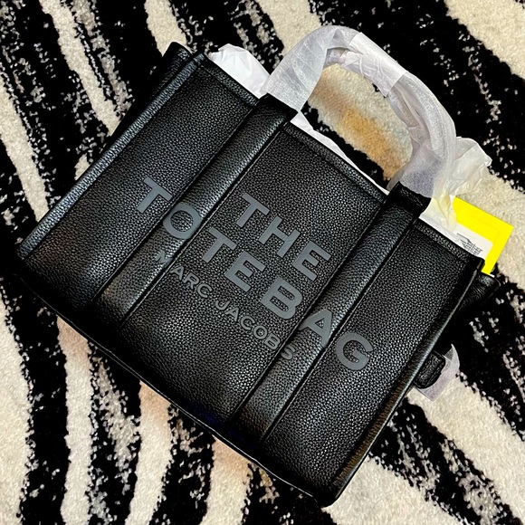 Marc Jacobs Handbags - Marc Jacobs Leather Small Tote Bag